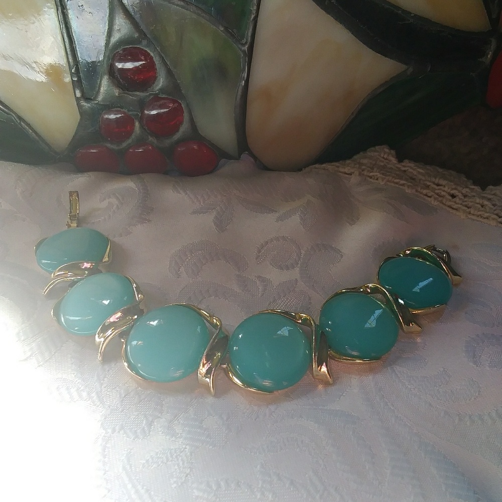 Vintage signed Lisner bracelet